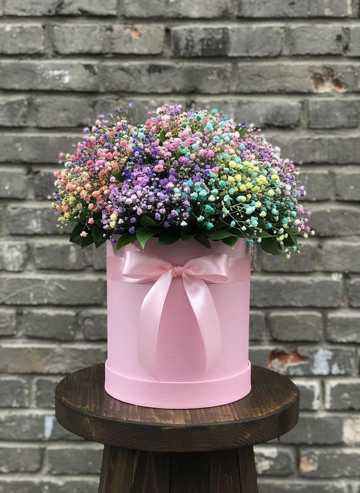 Композиция Яркие эмоции в Еланском Цветочная композиция из Гипсофила и Розы в шляпной коробке в Еланском