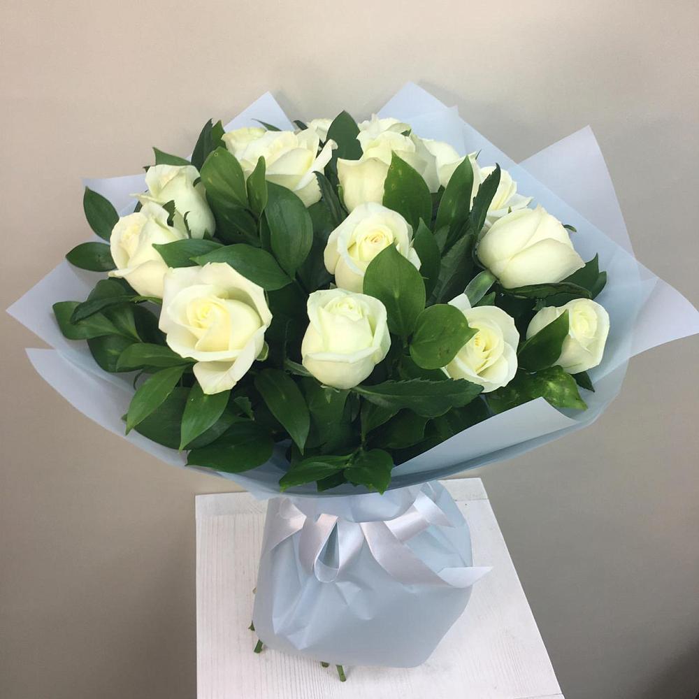 Букет 15 Белых роз Проуд в Еланском