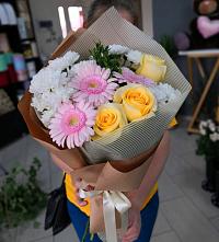 Букет цветов из:  Герберы, Розы и Хризантемы в Еланском