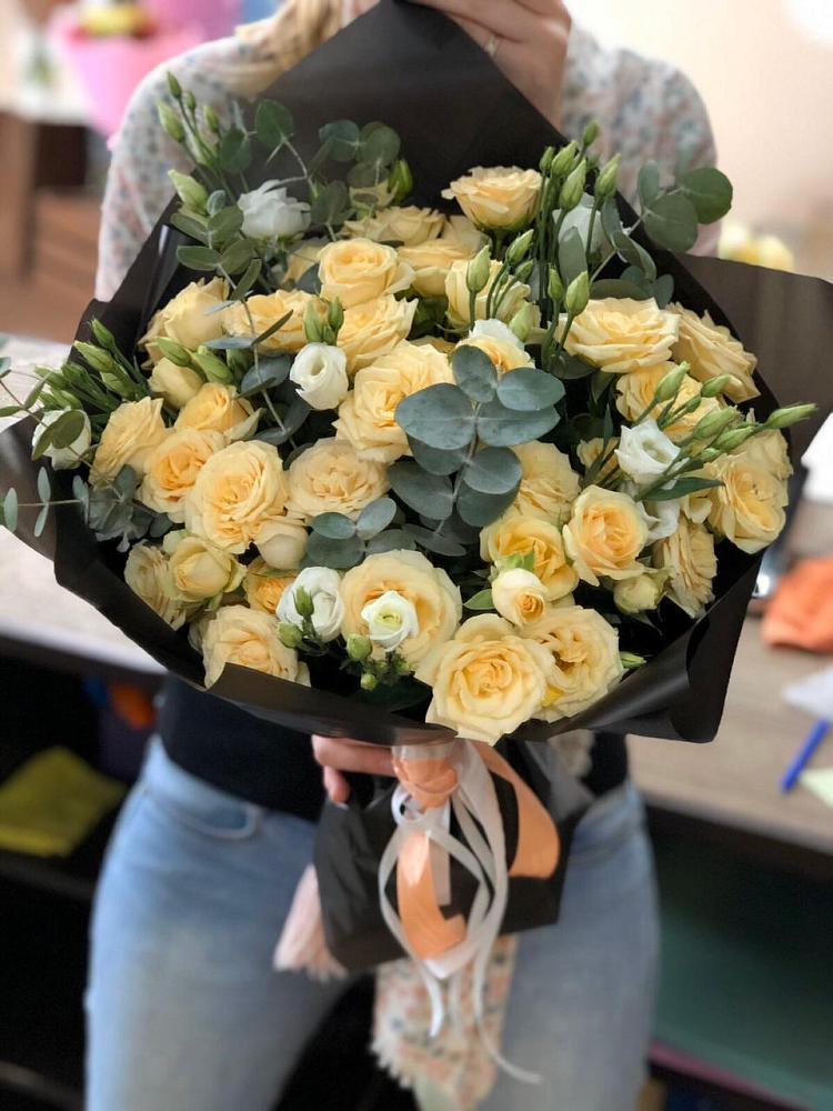 Букет цветов из: Розы и Лизиантусы в Еланском