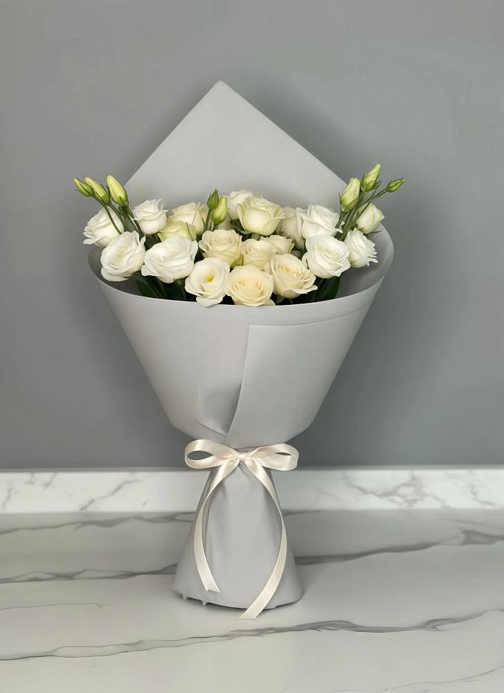 Букет цветов из: Розы и Лизиантусы в Еланском