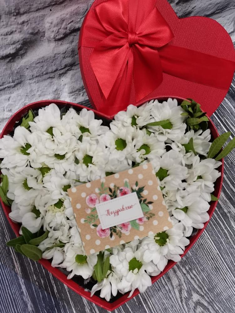 Цветочная композиция из Хризантемы в виде сердца в Еланском