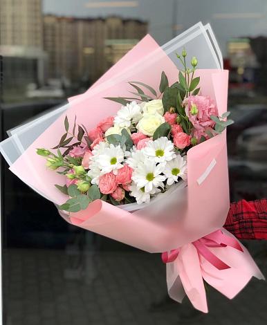Букет цветов из: Розы, Лизиантусы и Хризантемы в Еланском